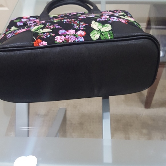 Vera Bradley Day Off Satchel - Picture 5 of 5